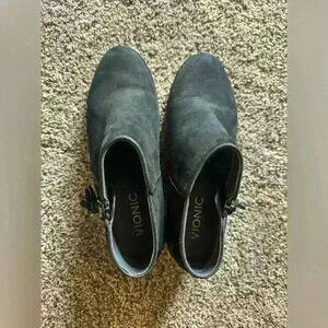 Vionic booties NWOT size 6.5 black suede zipper